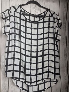 bobeau Black and White Grid Short Sleeve Blouse